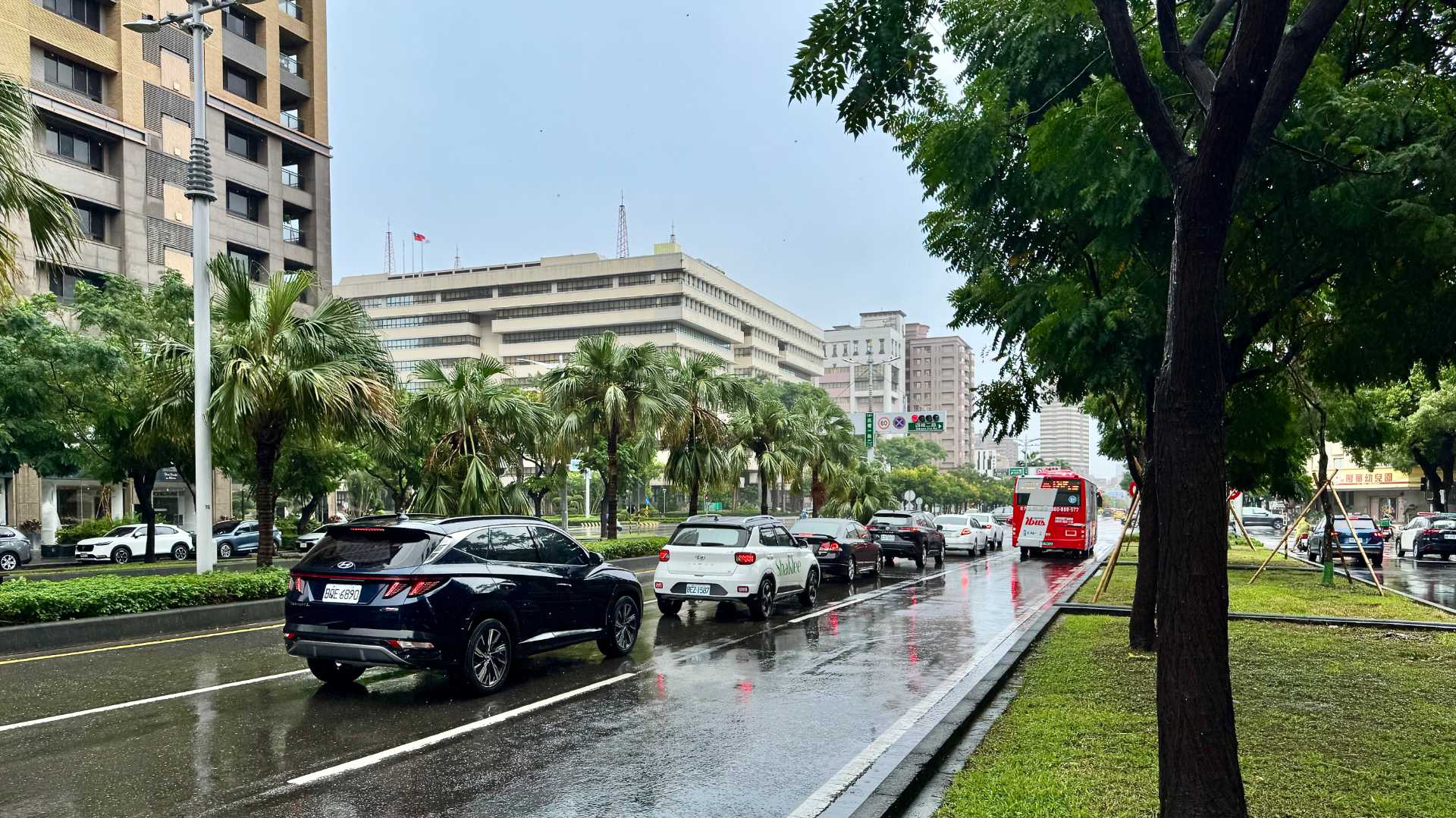 Cars and a bus stopped at traffic lights in the rain, on Siwei 3rd Road in Kaohsiung, Taiwan.