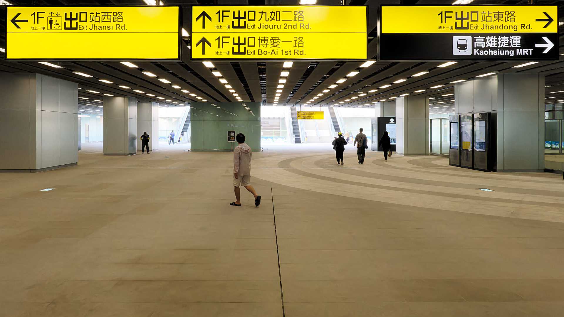 Directional signage at Kaohsiung Station.