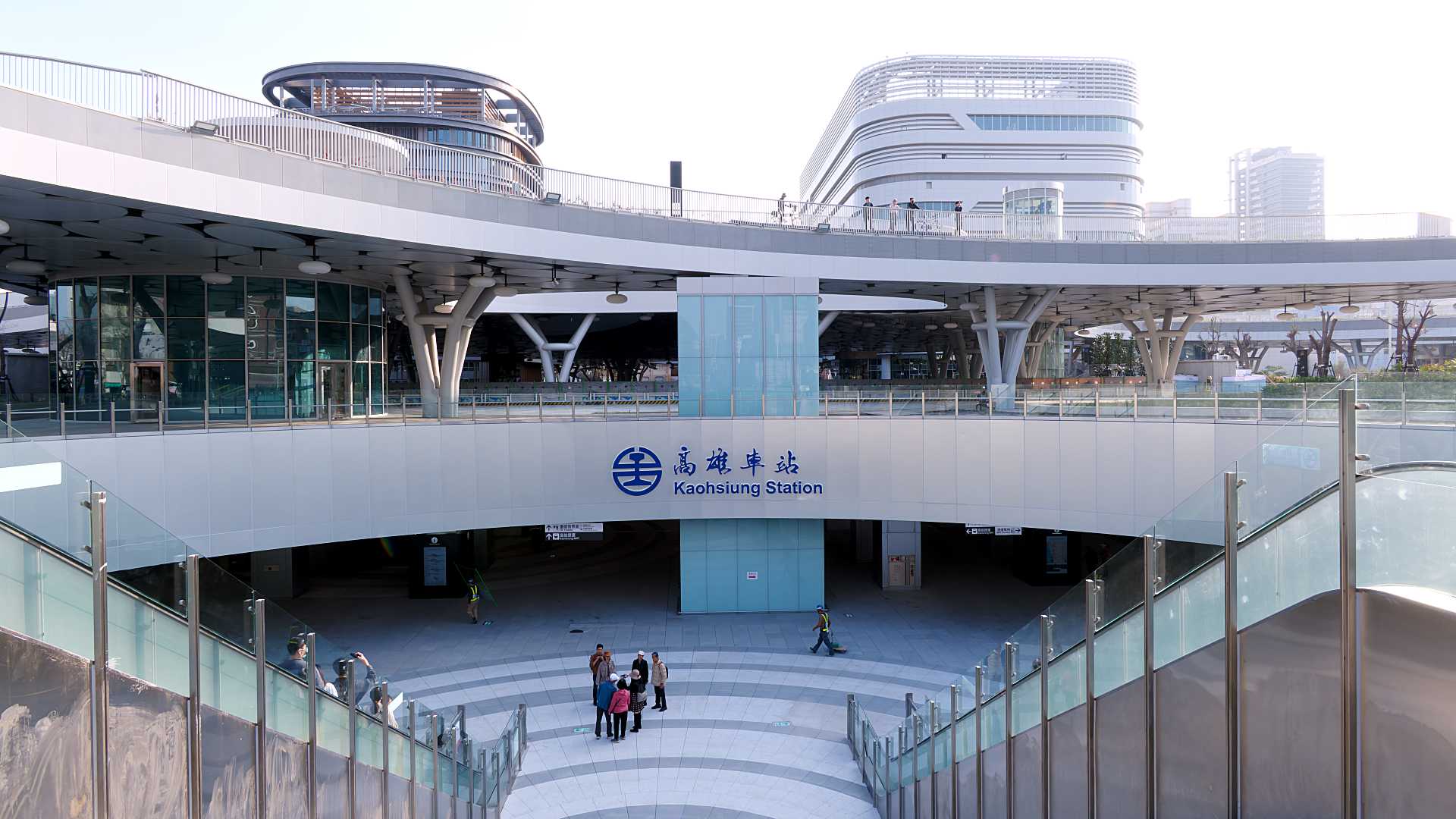 The northern (secondary) entrance to Kaohsiung Station.