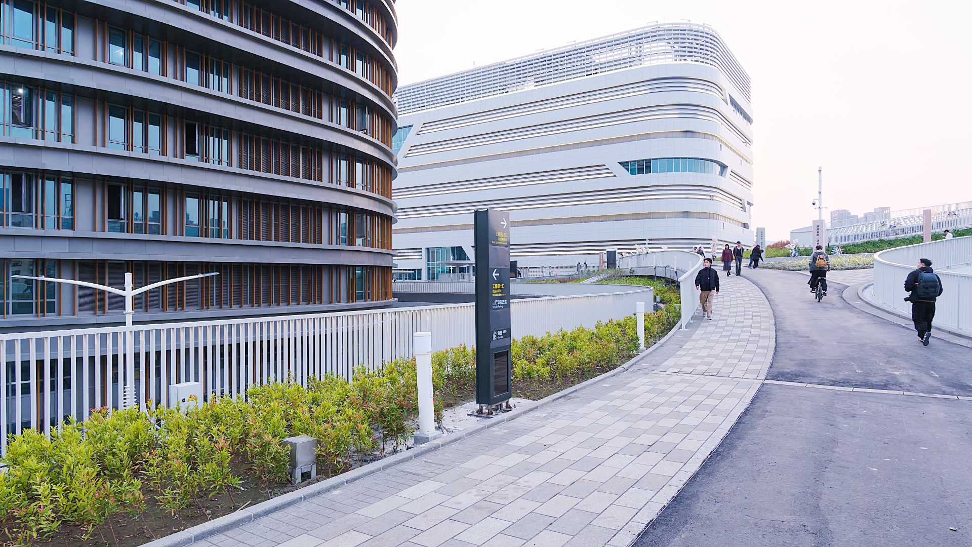 The new hotel and shopping center buildings at Kaohsiung Station, viewed from the rooftop cycleway.