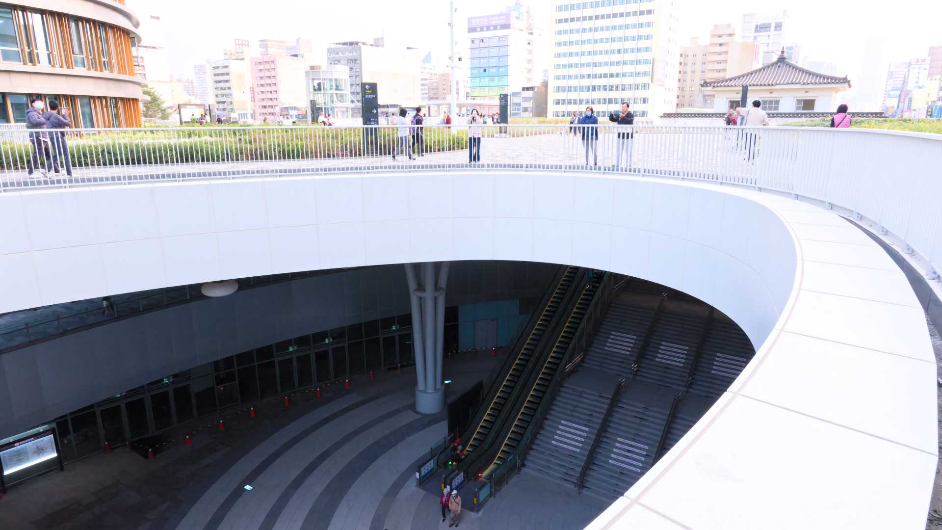 A void offering a view down to B1 level at Kaohsiung Station.